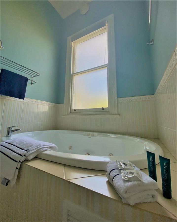 The York Palace Accommodation Bagian luar foto