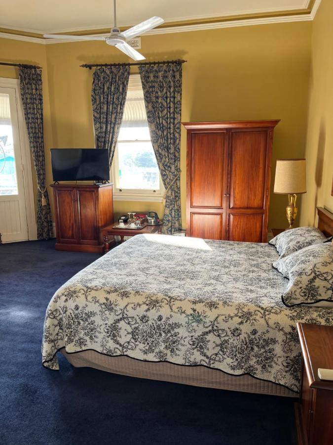 The York Palace Accommodation Bagian luar foto