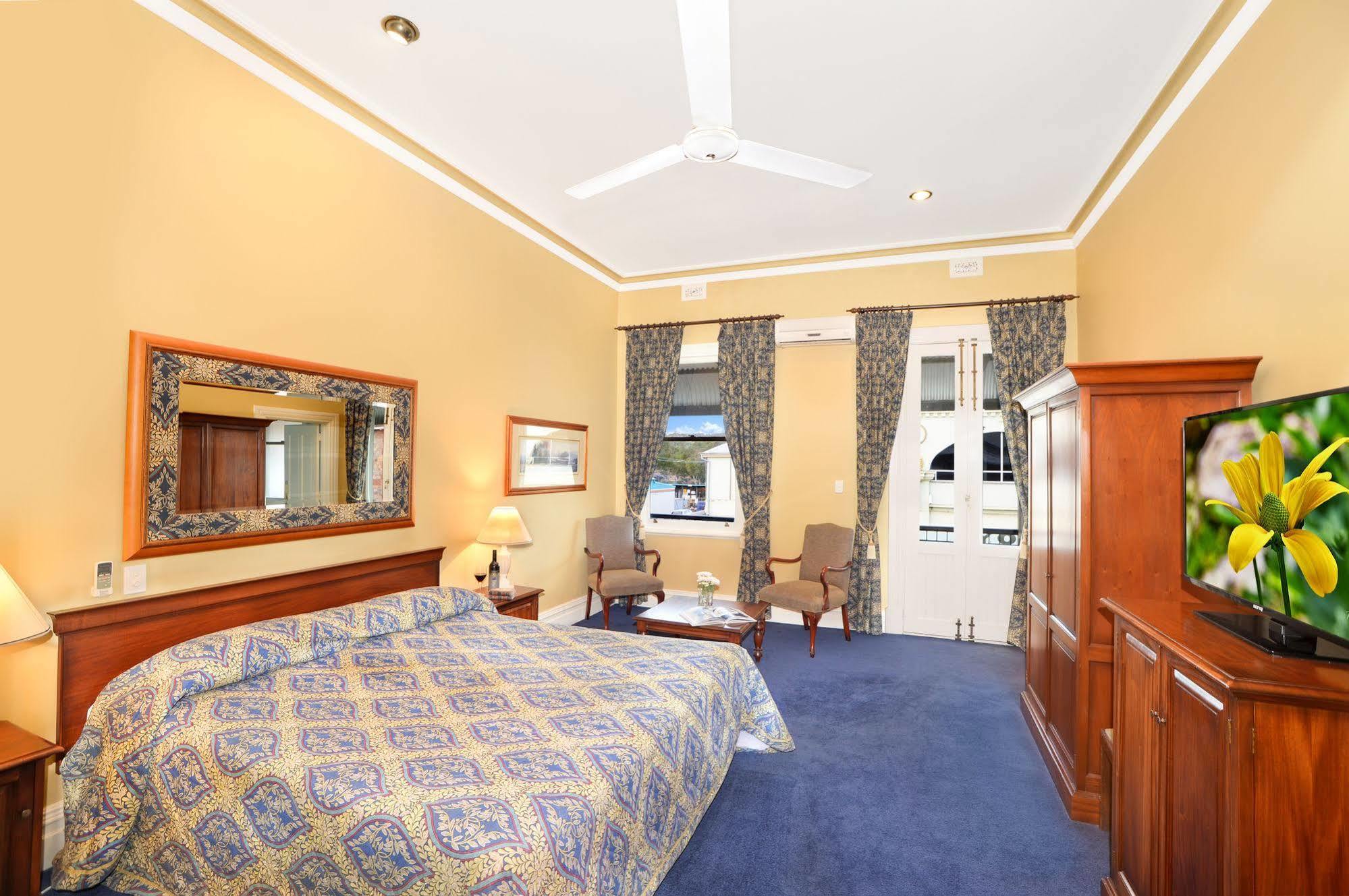 The York Palace Accommodation Bagian luar foto