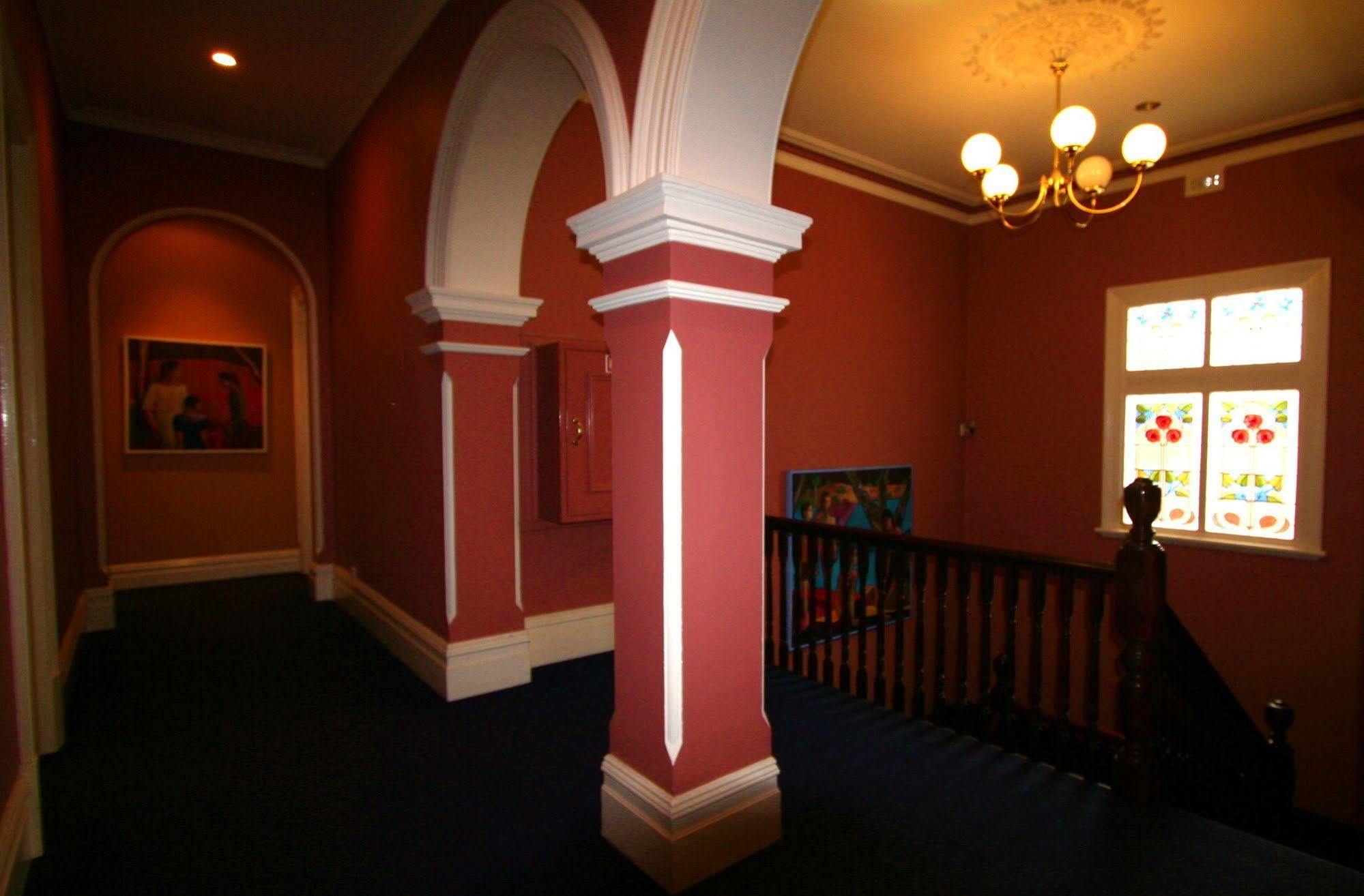 The York Palace Accommodation Bagian luar foto
